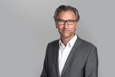 „In der Mitte der Zeit“ – Hölderlins Hymne ‚Germanien‘ im Lichte Heideggers