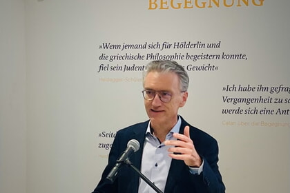 „In der Mitte der Zeit“ – Hölderlins Hymne ‚Germanien‘ im Lichte Heideggers