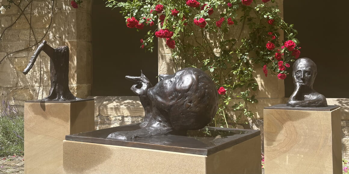 <p>H&ouml;lderlin, Celan und Heidegger im Innenhof des T&uuml;binger Stifts</p>