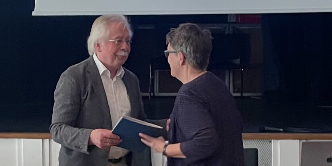 <p>Sabine Doering und Johann Kreuzer zu Ehrenmitgliedern der H&ouml;lderlin-Gesellschaft ernannt</p>