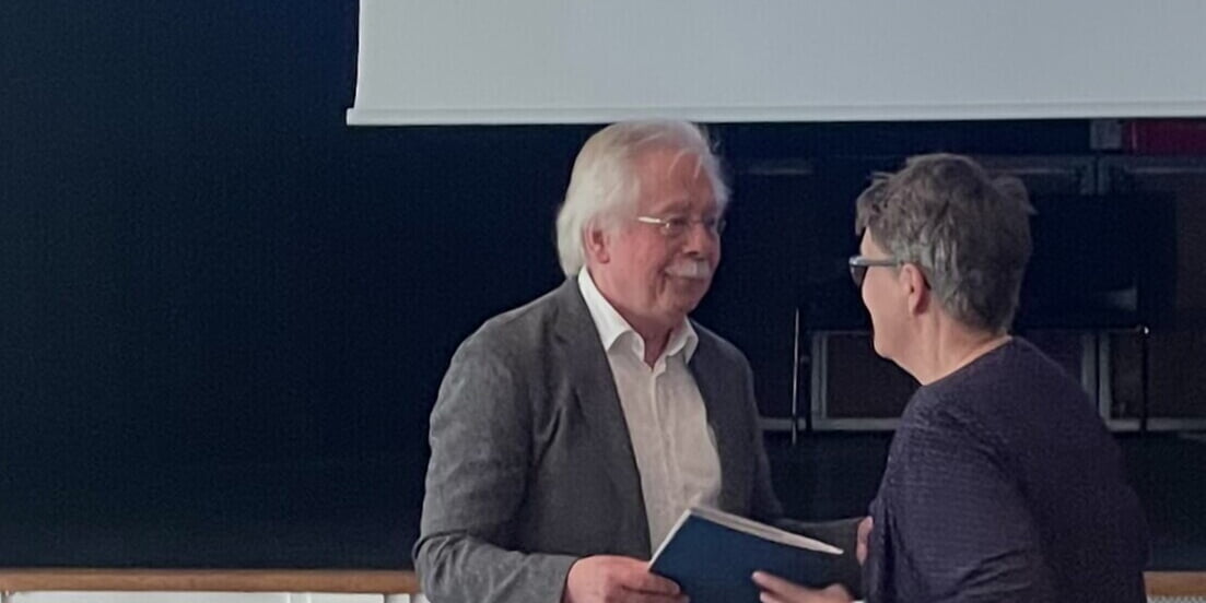 <p>Prof. Dr. Sabine Doering und Prof. Dr. Johann Kreuzer zu Ehrenmitgliedern ernannt</p>